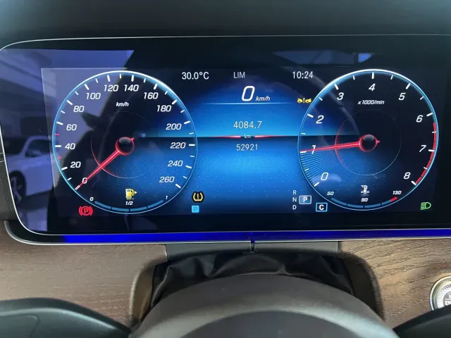 Mercedes-Benz E-Class — Фото автомобиля 10