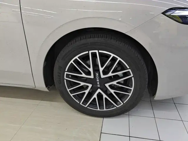 Roewe M7 DMH — Фото автомобиля 6