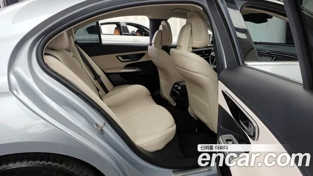 Mercedes-Benz E-Class — Фото автомобиля 12
