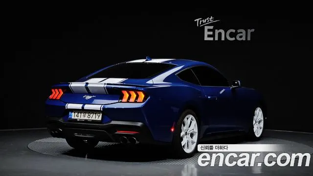 Ford Mustang — Фото автомобиля 2