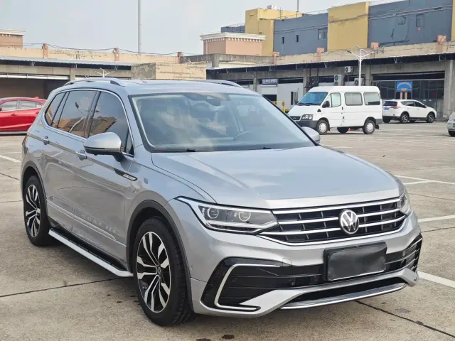 Volkswagen Tiguan L — Фото автомобиля 3