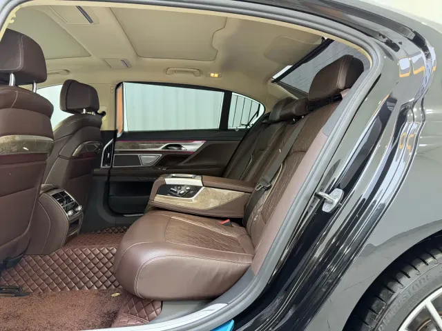 BMW 7 Series — Фото автомобиля 7