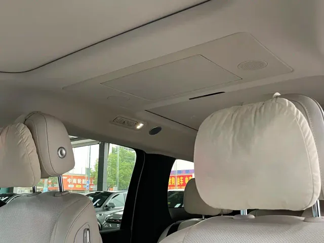 Li Auto MEGA — Фото автомобиля 12