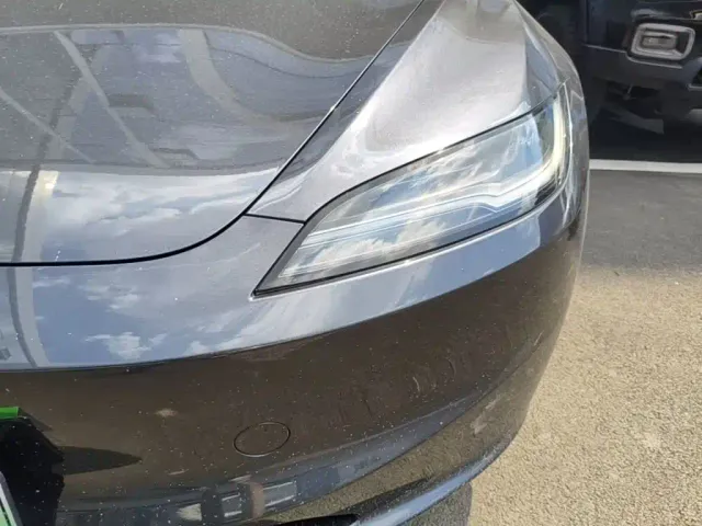 Tesla Model 3 — Фото автомобиля 23