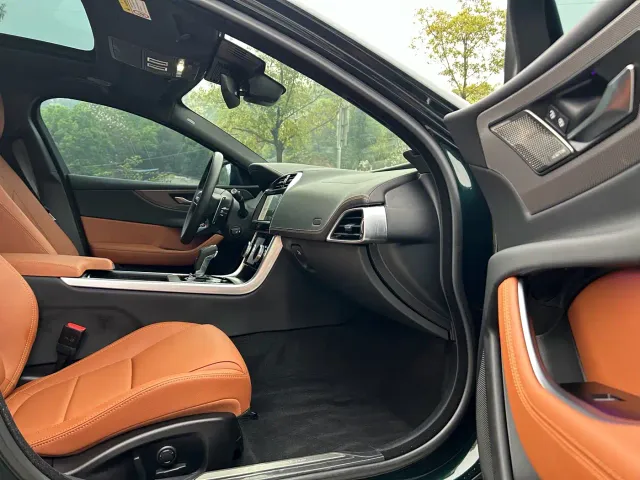 Jaguar XEL — Фото автомобиля 15