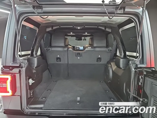 Jeep Wrangler — Фото автомобиля 18