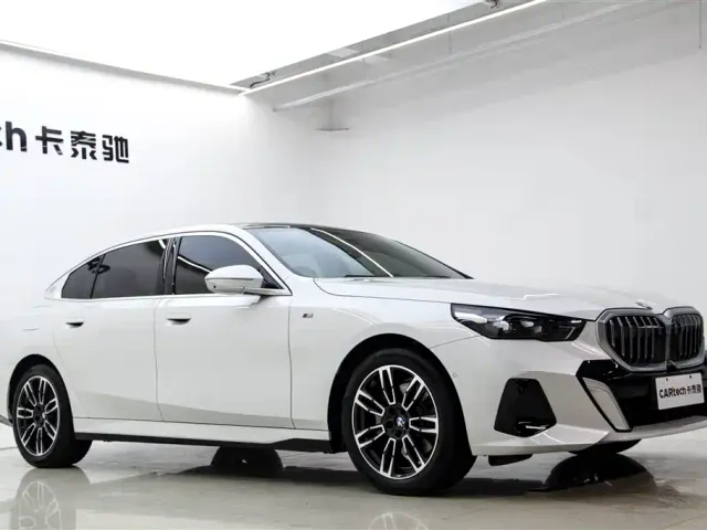 BMW 5 Series — Фото автомобиля 2