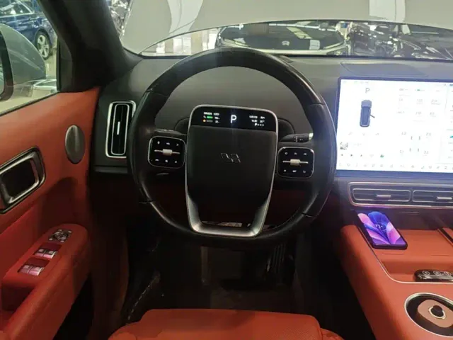 Li Auto L9 — Фото автомобиля 10
