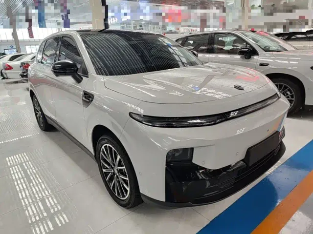 Leapmotor B10 — Фото автомобиля 3