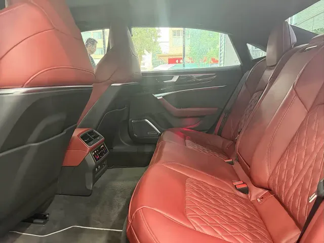 Audi A7L — Фото автомобиля 4