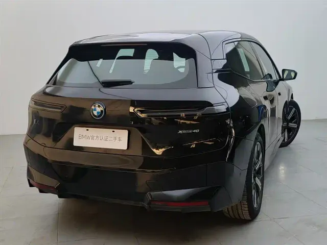 BMW iX — Фото автомобиля 4