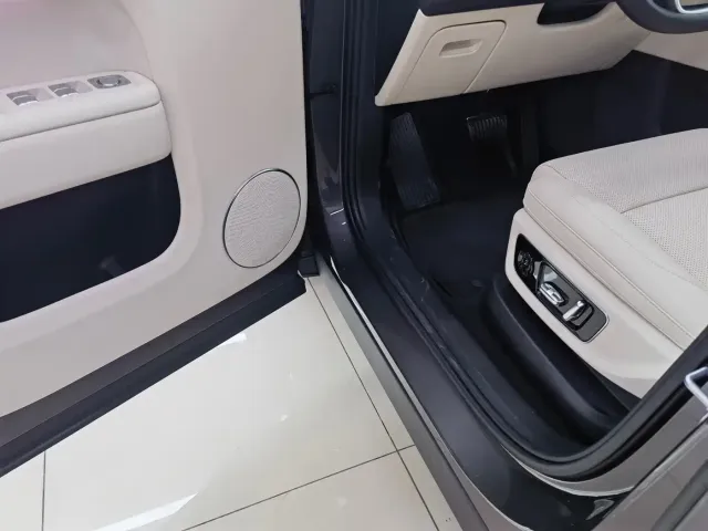 Li Auto L8 — Фото автомобиля 7
