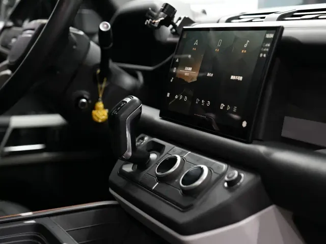 Land Rover Defender — Фото автомобиля 17