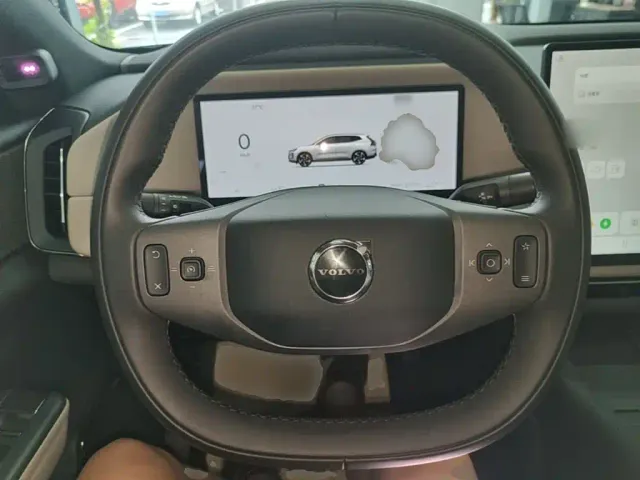 Volvo XC70 Plug-in Hybrid — Фото автомобиля 10