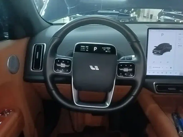 Li Auto L7 — Фото автомобиля 10
