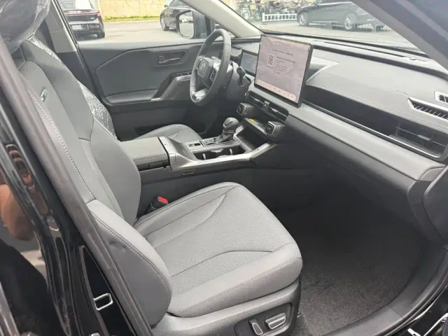 Toyota RAV4 — Фото автомобиля 12