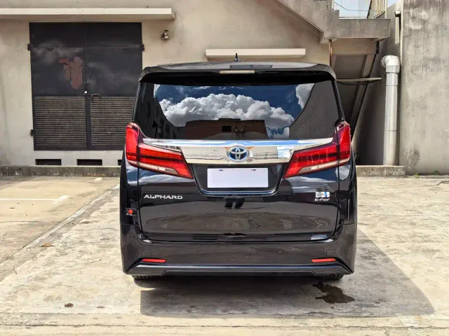 Toyota Alphard — Фото автомобиля 29