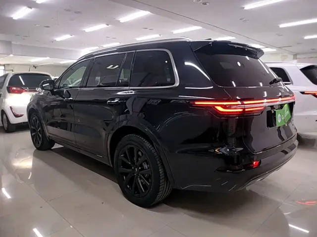 Li Auto ONE — Фото автомобиля 4