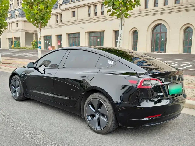 Tesla Model 3 — Фото автомобиля 16