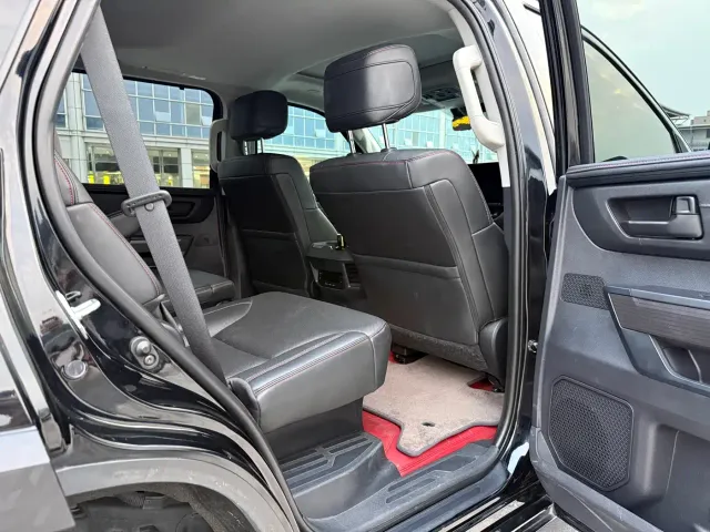 Toyota Sequoia — Фото автомобиля 8