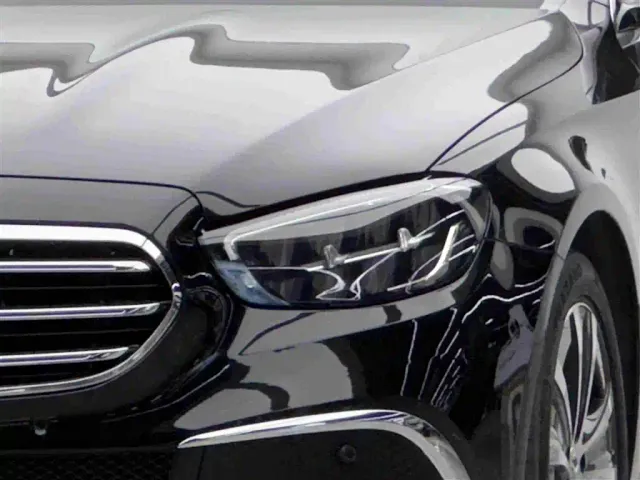 Mercedes-Benz E-Class — Фото автомобиля 3