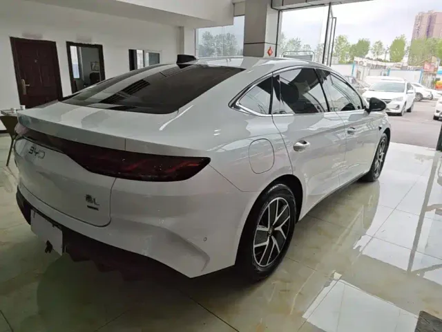 BYD Qin L — Фото автомобиля 6
