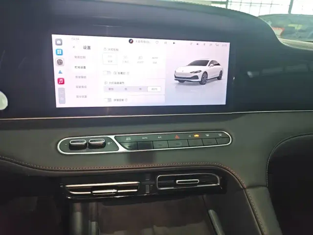 Roewe D7 — Фото автомобиля 12