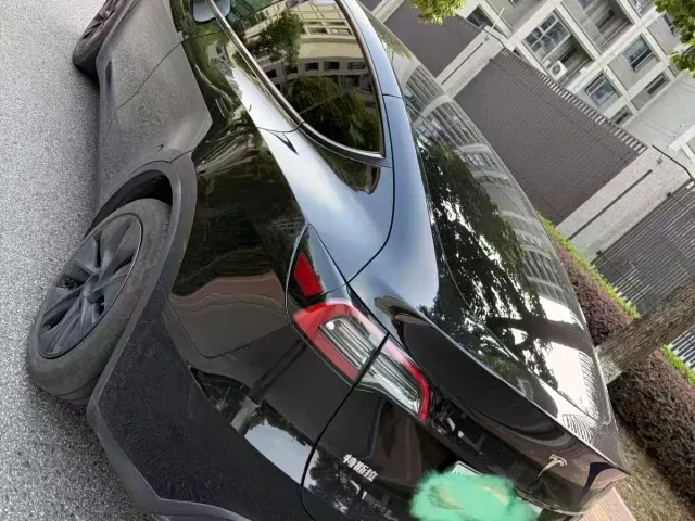 Tesla Model Y — Фото автомобиля 5