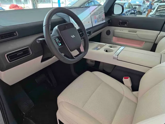 Li Auto MEGA — Фото автомобиля 11
