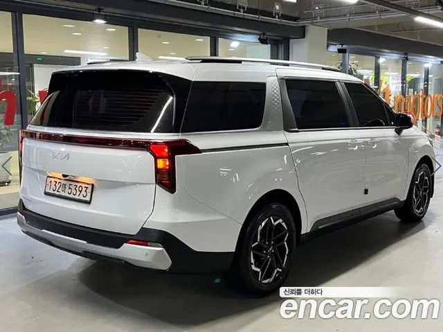 Kia Carnival Generation 4 — Фото автомобиля 4
