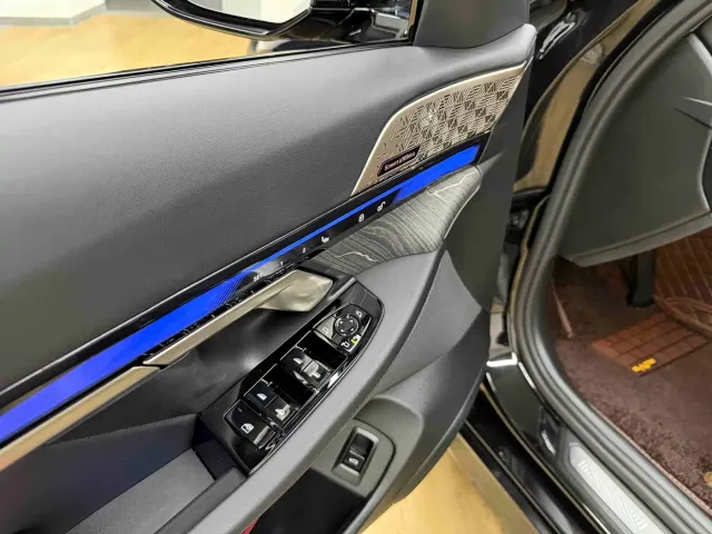 BMW 5 Series — Фото автомобиля 8