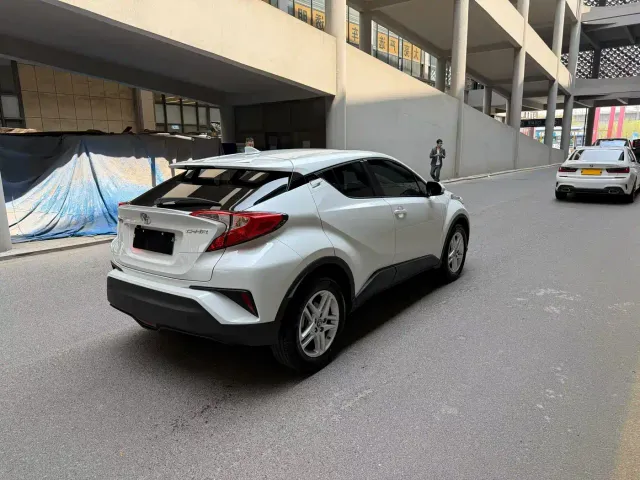 Toyota C-HR — Фото автомобиля 6