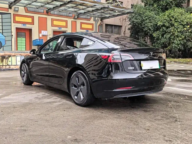 Tesla Model 3 — Фото автомобиля 15