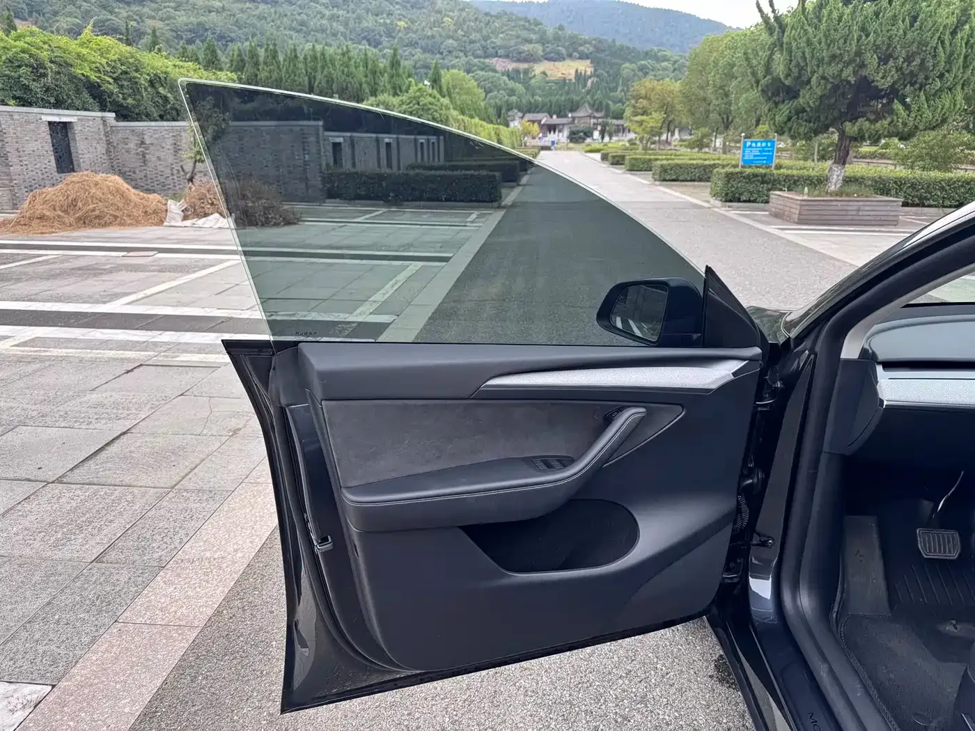 Tesla Model Y 2024 Rear-Wheel Drive Version — Фото автомобиля 7