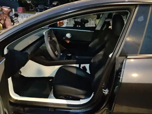 Tesla Model 3 — Фото автомобиля 16