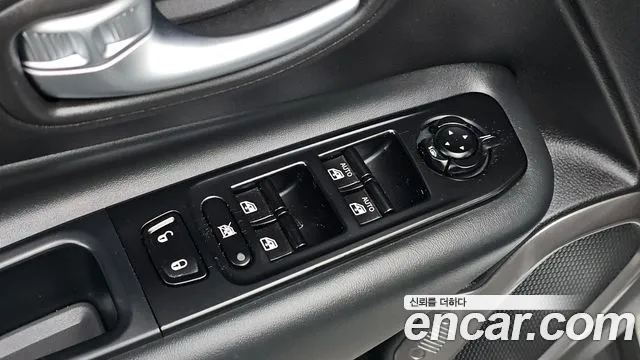 Jeep Renegade — Фото автомобиля 19