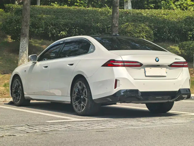BMW 5 Series — Фото автомобиля 13