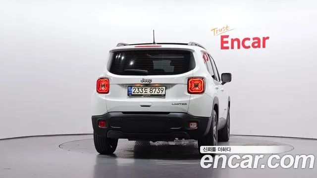 Jeep Renegade — Фото автомобиля 4