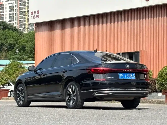 Volkswagen Passat — Фото автомобиля 4