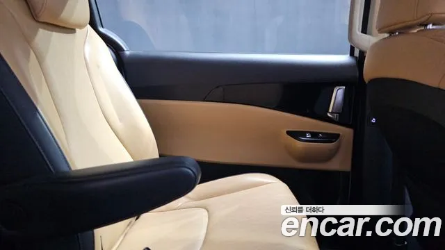 Kia Canival Carnival 4 поколение 9 мест Prestige — Фото автомобиля 22