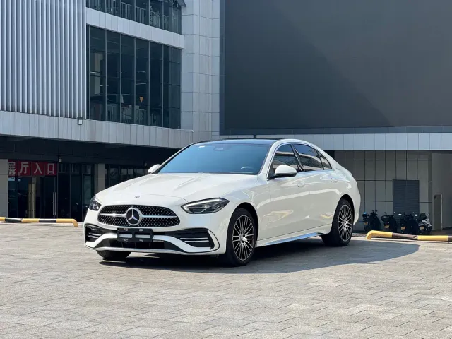Фотография автомобиля — Mercedes-Benz C-Class