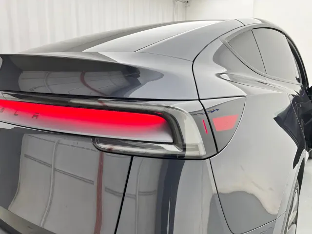 Tesla Model Y — Фото автомобиля 26