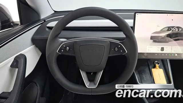 Tesla Model Y — Фото автомобиля 18