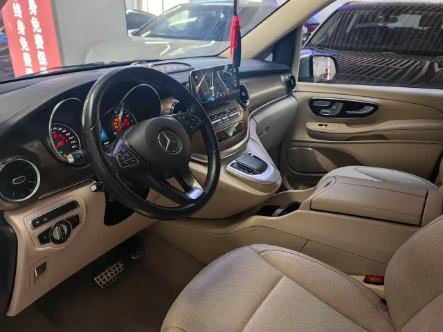 Mercedes-Benz V-Class — Фото автомобиля 8