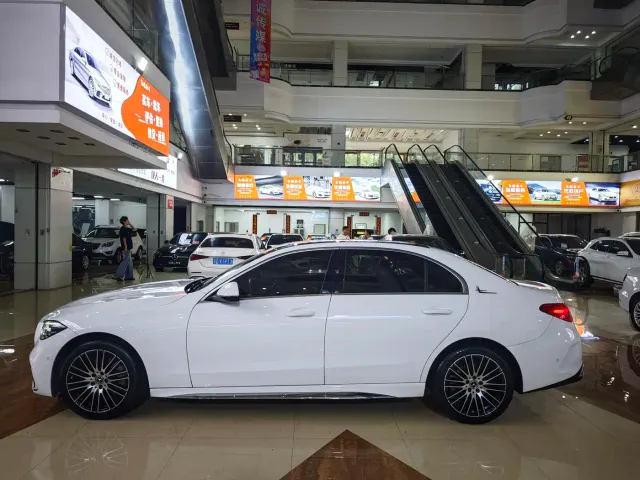 Mercedes-Benz C-Class — Фото автомобиля 3