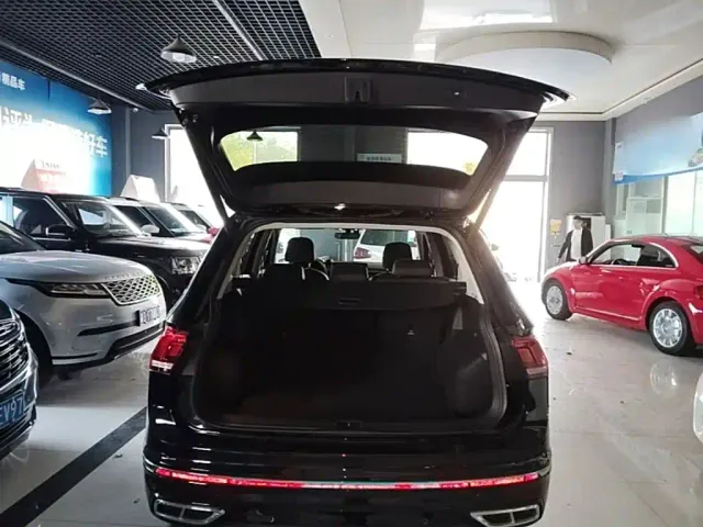Volkswagen Tiguan L — Фото автомобиля 18