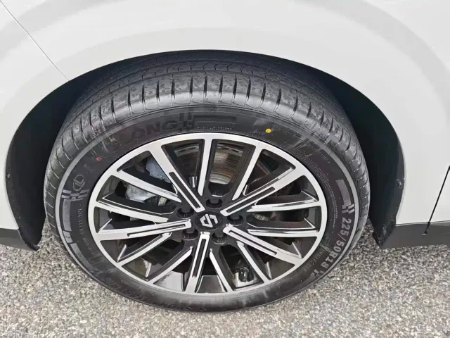 Leapmotor B10 — Фото автомобиля 3