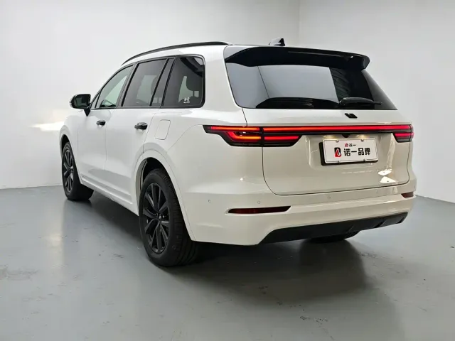Li Auto ONE — Фото автомобиля 4