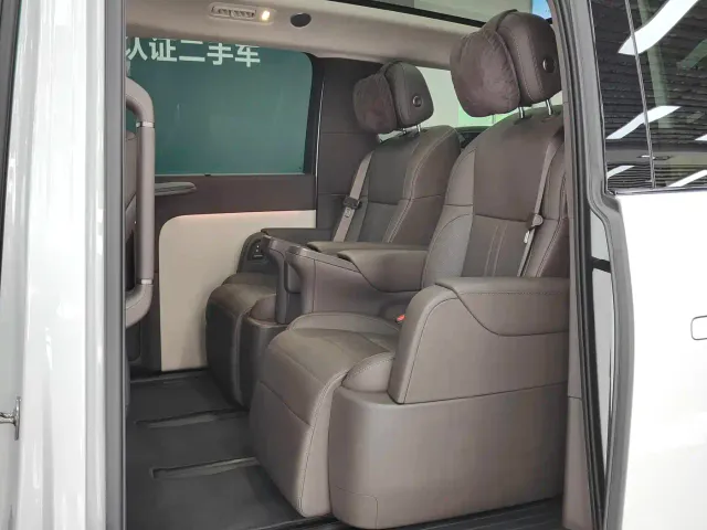 Li Auto MEGA — Фото автомобиля 4