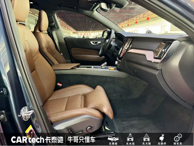 Volvo XC60 — Фото автомобиля 19